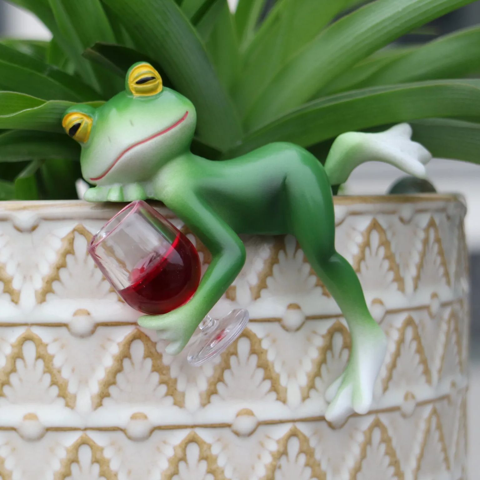 Sevimli bir yeşil kurbağa ve ş - Terrarium Glass Bottle incelemesi ve fiyatı